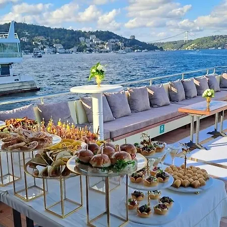 Ботель Albaker Tour Vip Yacht Стамбул