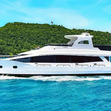 Albaker Tour Vip Yacht Hotel en barco